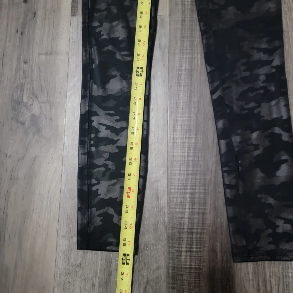 SPANX Leggings Black and Gray - Metallic - Picture 5 of 11